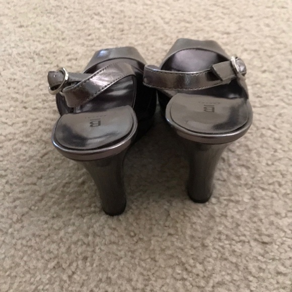 Shoes - Picture 3 of 4